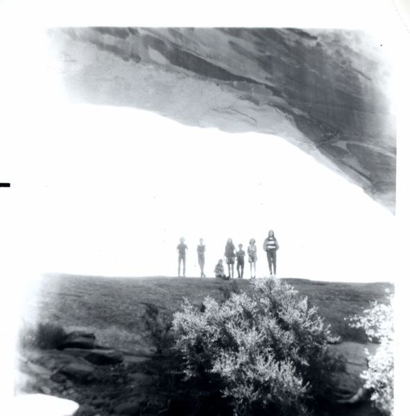 original/familyAtWilsonArch.jpg