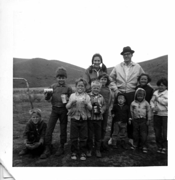 original/kidsInYardMay69.jpg
